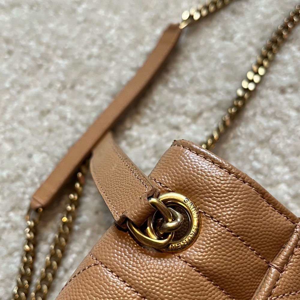 YSL envelope triquilt shoulder bag in grained leather medium size - Picture 5 of 16